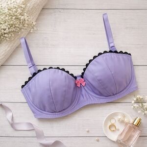 Victoria’s Secret Lavender Underwire Bra – 34D – Lightly Padded